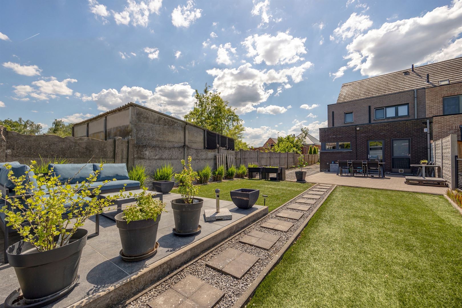 Topwoning! Ruime HOB met toffe tuin op centrale ligging! foto 2