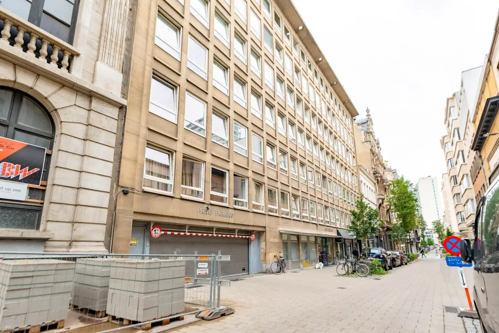 Autostaanplaats tussen Meir, Hopland en Frankrijklei foto 3