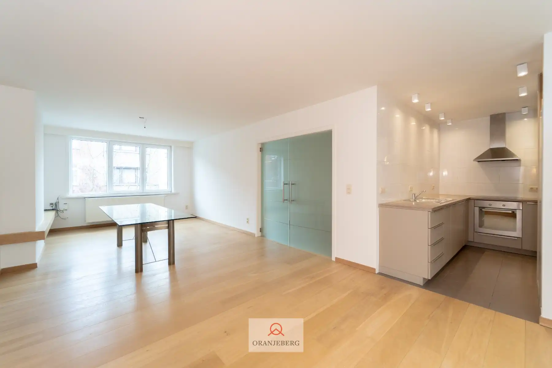 Lichtrijke 2 slpk woning te Gentbrugge foto {{pictureIndex}}