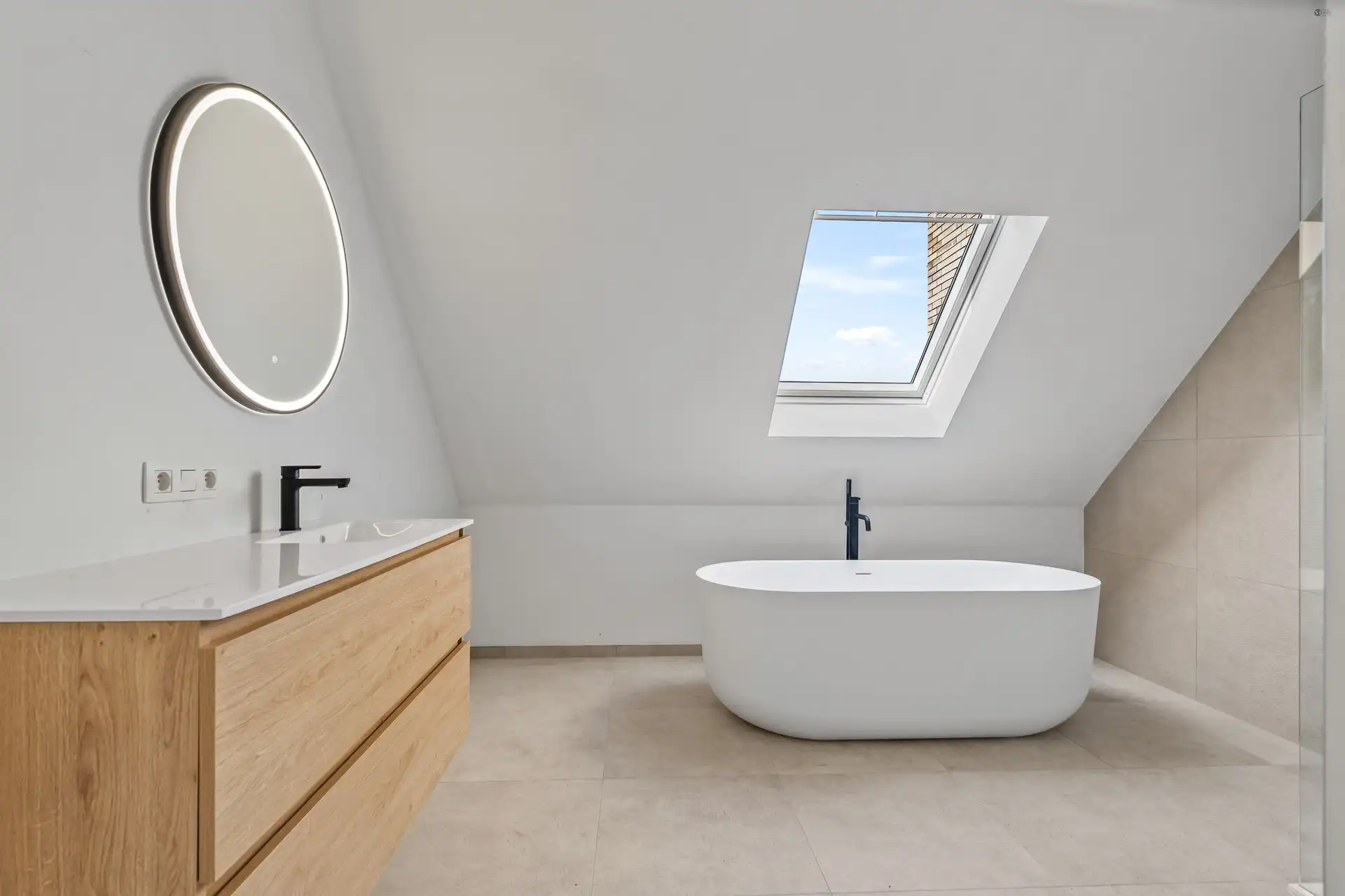 Ruim dakappartement met prachtig zicht op groen foto 12