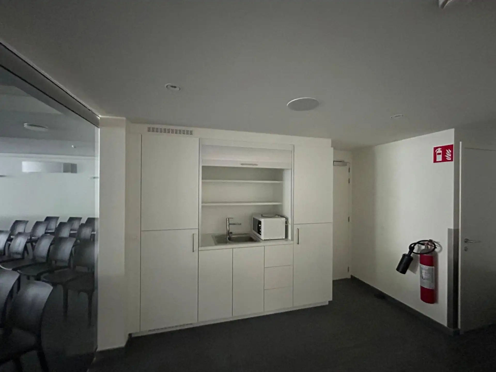 Instapklare kantoor- of praktijkruimte in het hart van Bornem foto 11