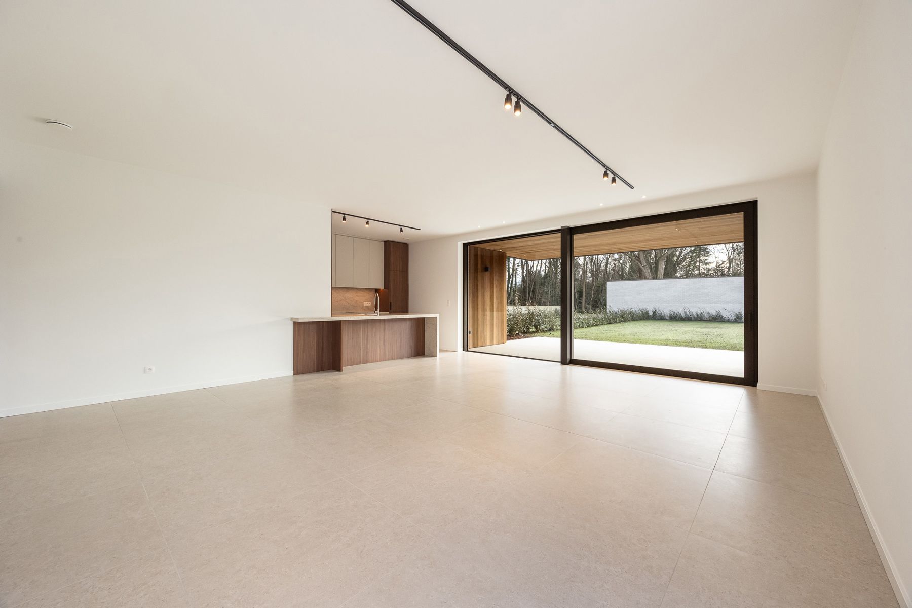 Prestigieus nieuwbouwappartement met ruime tuin en terras. foto 3