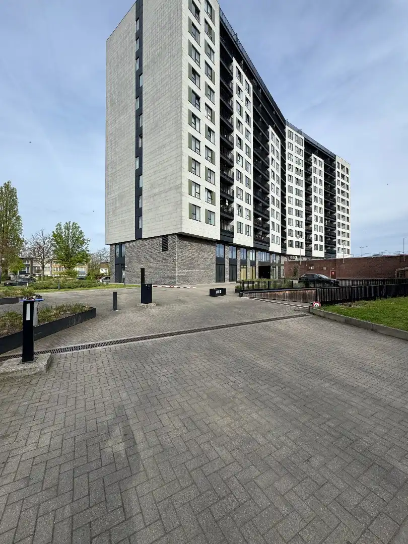 1-slpk.-appartement met kelderberging en ondergrondse parkeerplaats foto {{pictureIndex}}