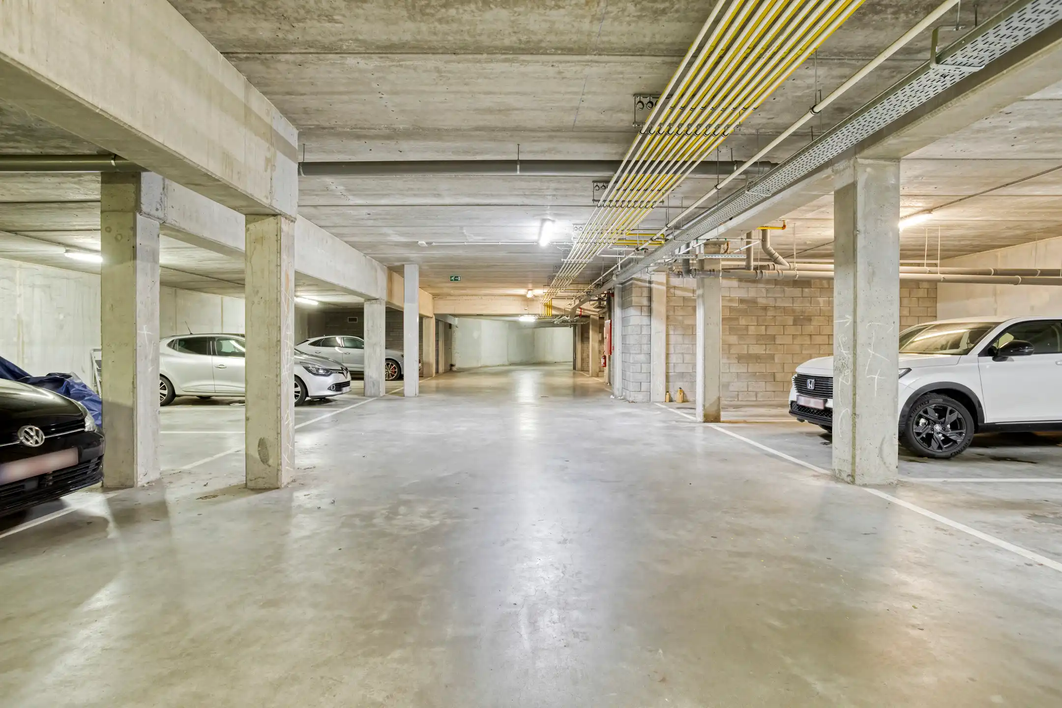 Appartement 2012 met terras, parking op strategische ligging foto 12