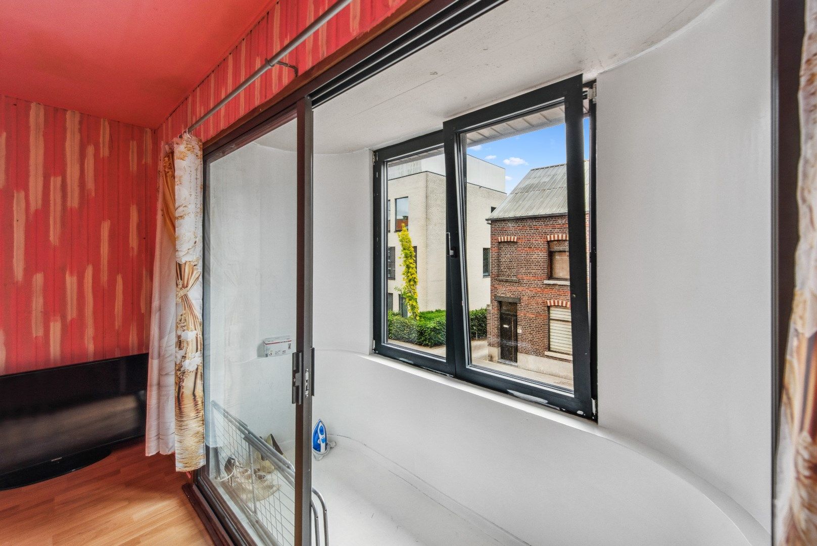 Leuke rijwoning met 3 slpks nabij centrum foto 13