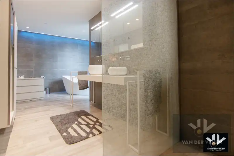 LUXUEUS AFGEWERKT GVL APP MET RIANTE TUIN EN TERRAS foto 19