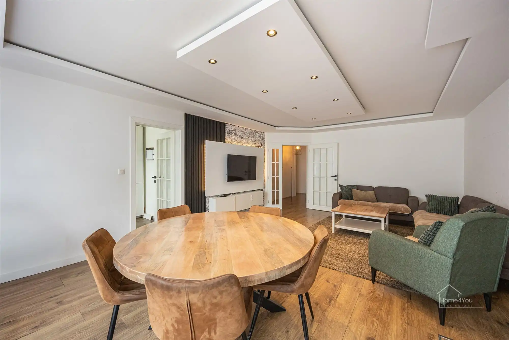 Instapklaar appartement met 3 slpk, terras en garagebox! foto 4