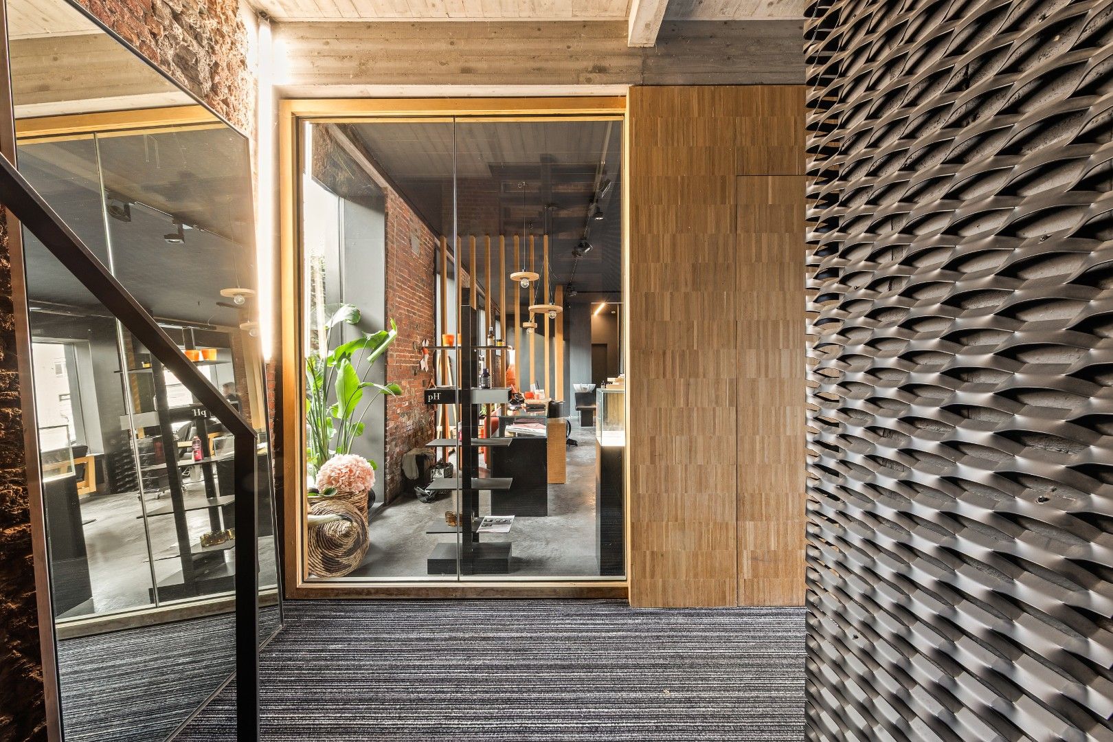 HIGH-END HANDELSRUIMTE OF KANTOOR MET GARAGE foto 5
