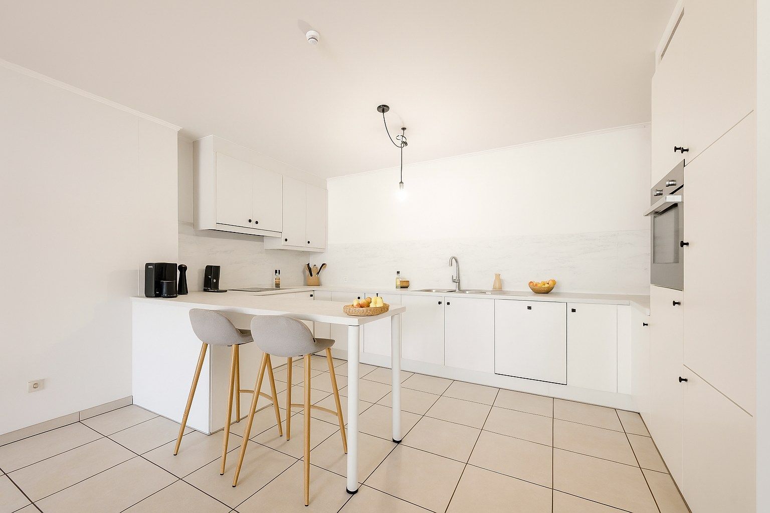 INSTAPKLAAR GELIJKVLOERS APPARTEMENT MET 2 SLPKS EN TERRAS foto 4