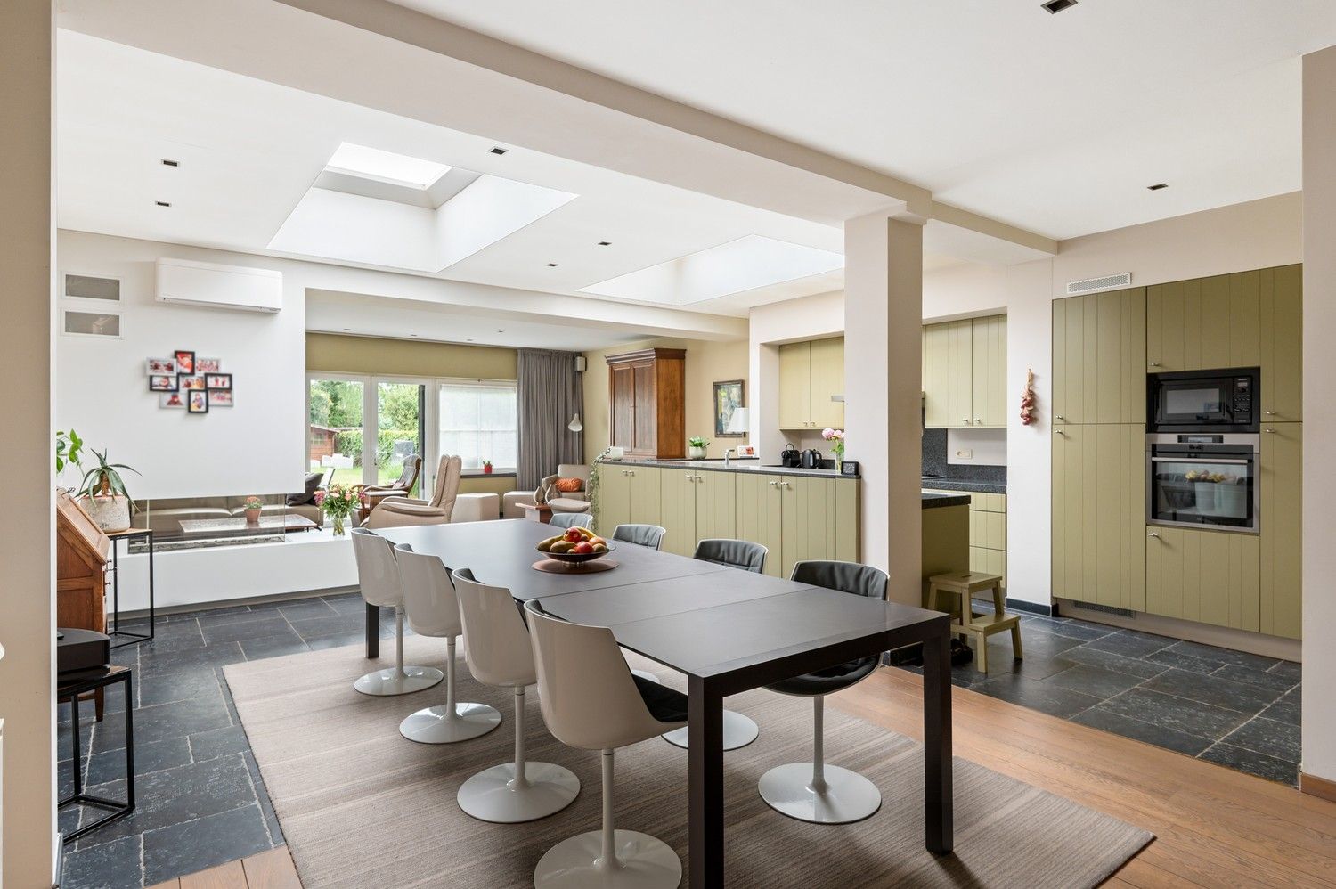Lichtrijke, goed onderhouden woning met grote tuin nabij centrum Wijnegem foto 5