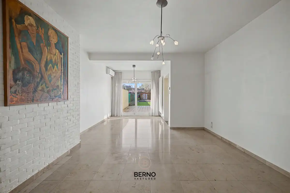 Rijwoning met ruime garage en zongerichte tuin. foto 6