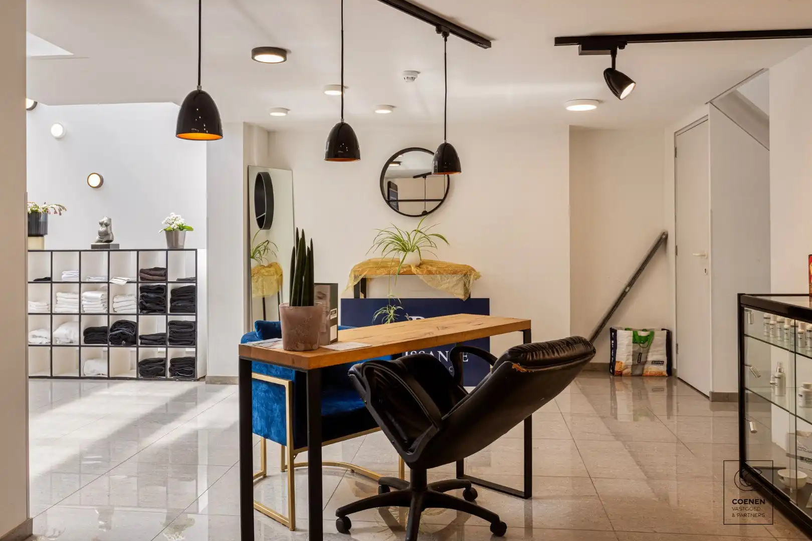 Prachtige handelsruimte met een bruikbare oppervlakte van 355 m² op een SCHITTERENDE locatie te Berchem foto 9