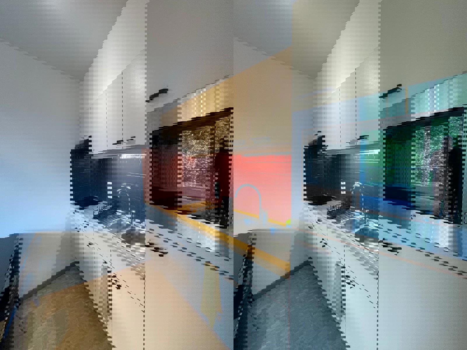 Ruime studio Leuven met groen verzicht foto 13