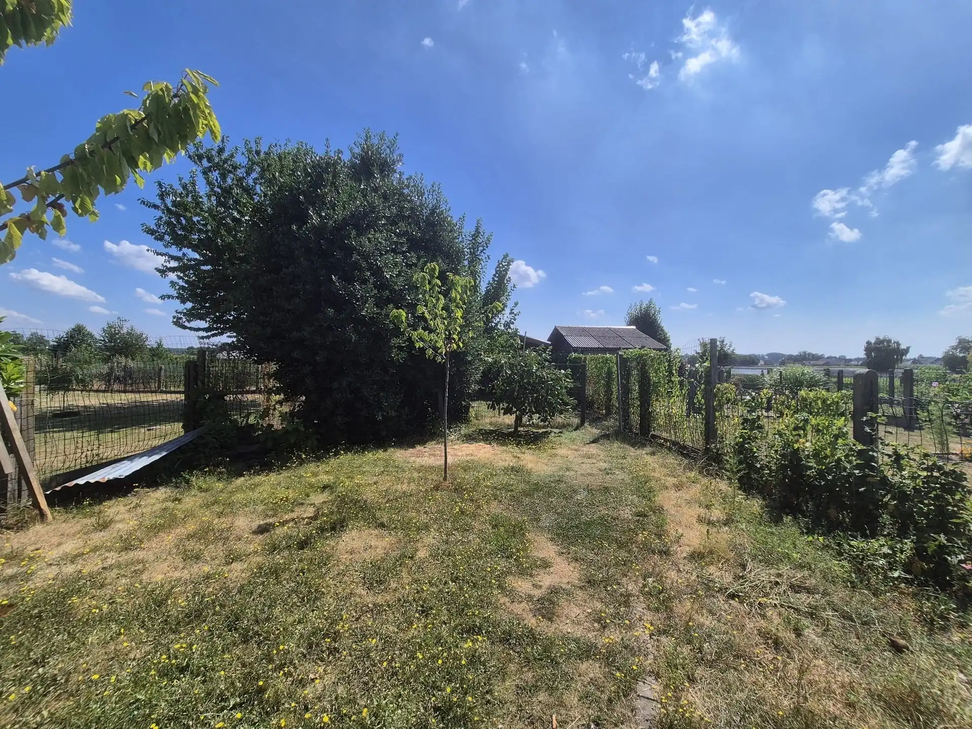 Gezinswoning met 3 slaapkamers en tuin foto 23