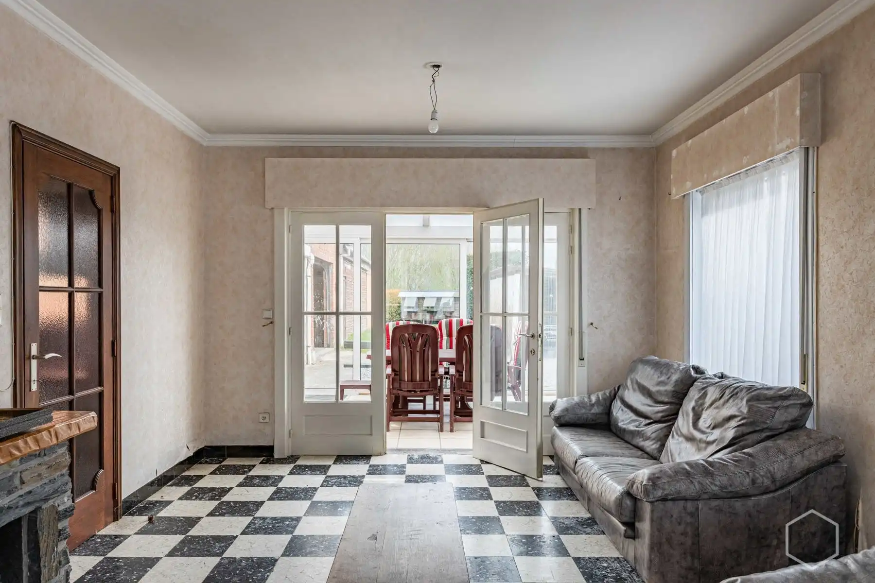 Te renoveren open bebouwing op 12a 59ca met garage van 290m² foto 5