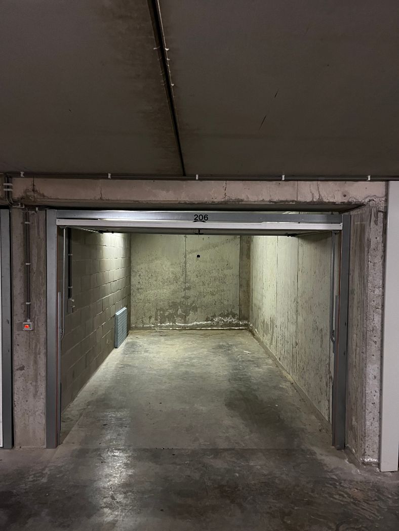 Garage te koop in het centrum foto 3