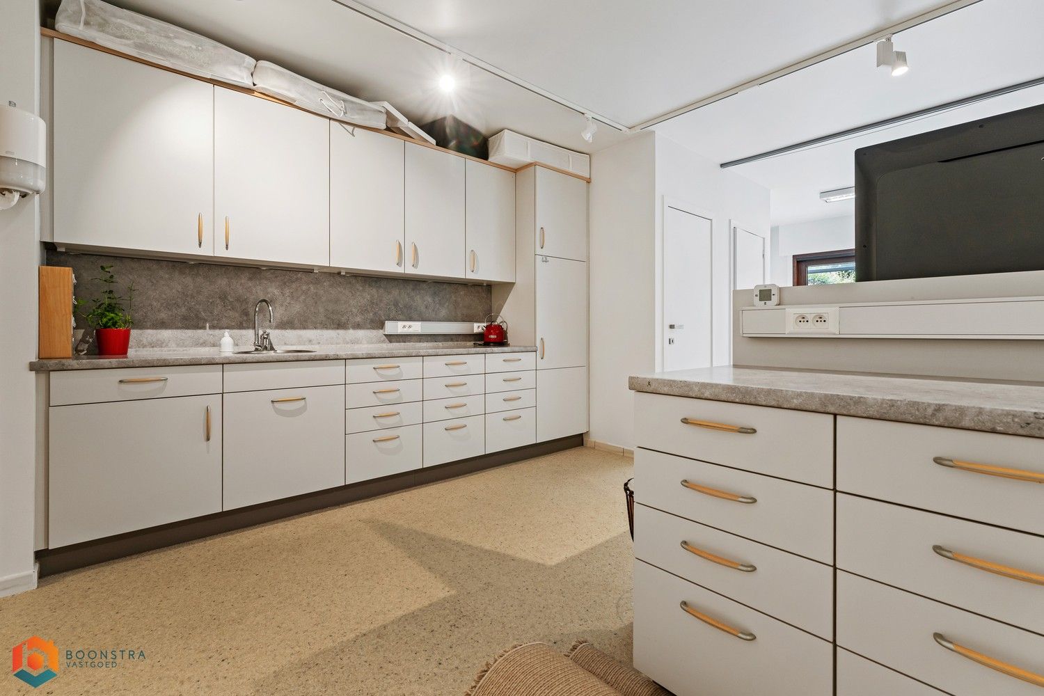 Ruime woning met dubbele praktijkruimte te Boom foto 21