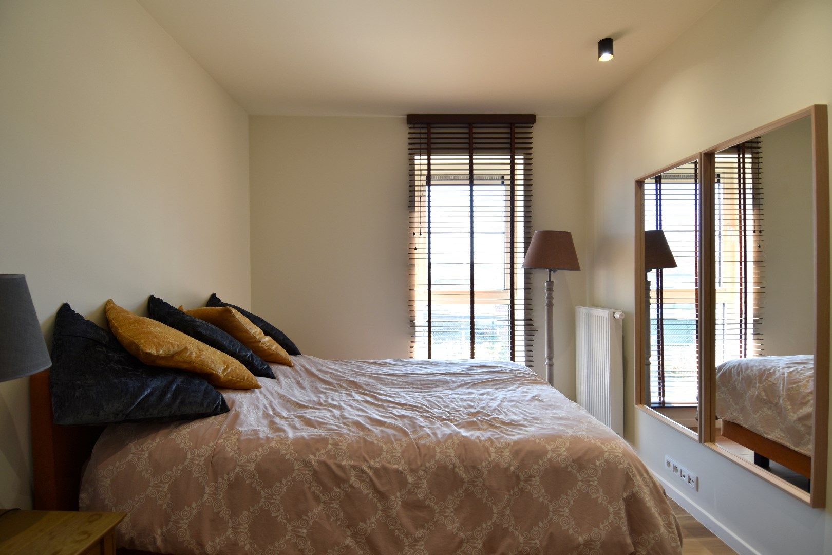 Luxueus afgewerkt 2 slpk appartement met zuidgericht terras te koop in Roeselare foto 13