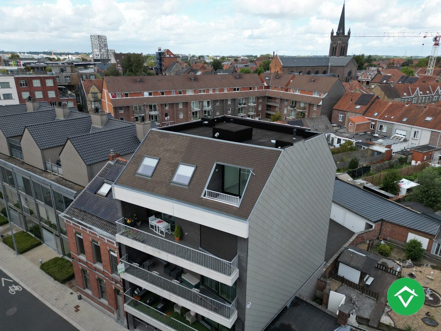 Prachtig dakappartement met twee slaapkamers, garage en twee terrassen met fenomenaal uitzicht te Roeselare foto 4