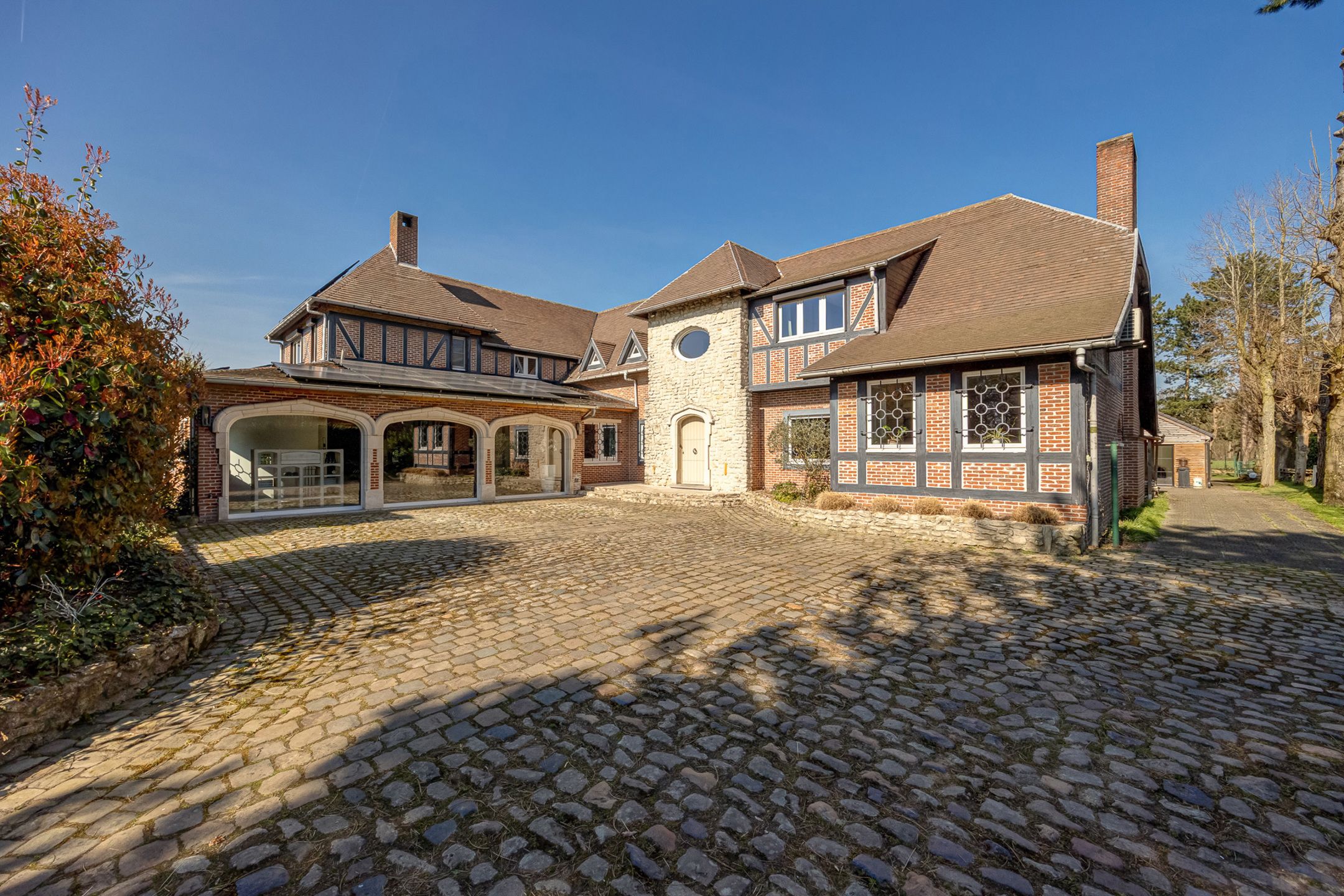 KONTICH - Exclusieve Tudor-villa met zwembad op prachtig perceel  foto 2