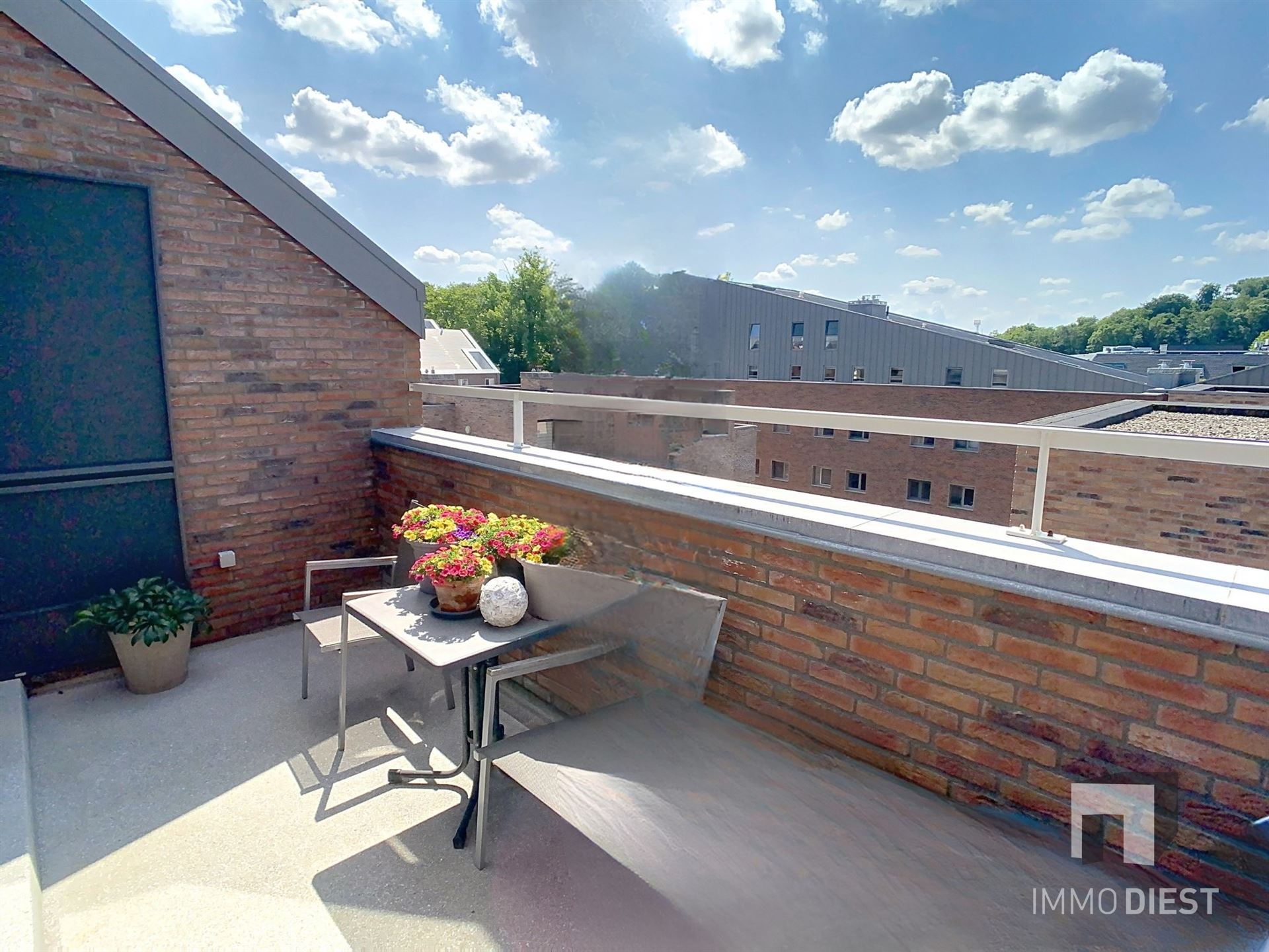 Trendy ruim, zonnig appartement op Ezeldijk  foto 12