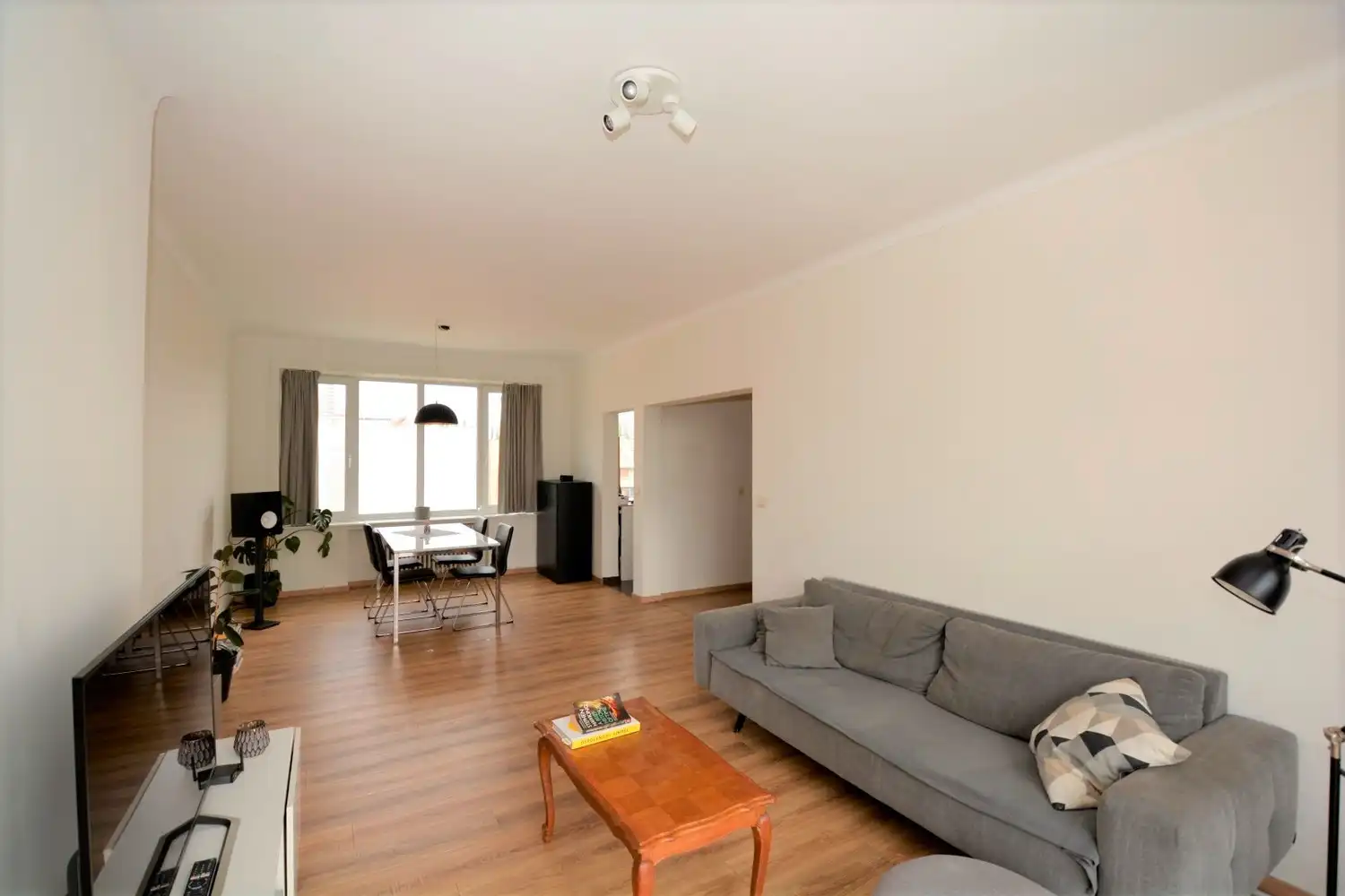 INSTAPKLAAR APPARTEMENT MET 2 SLK! foto 2