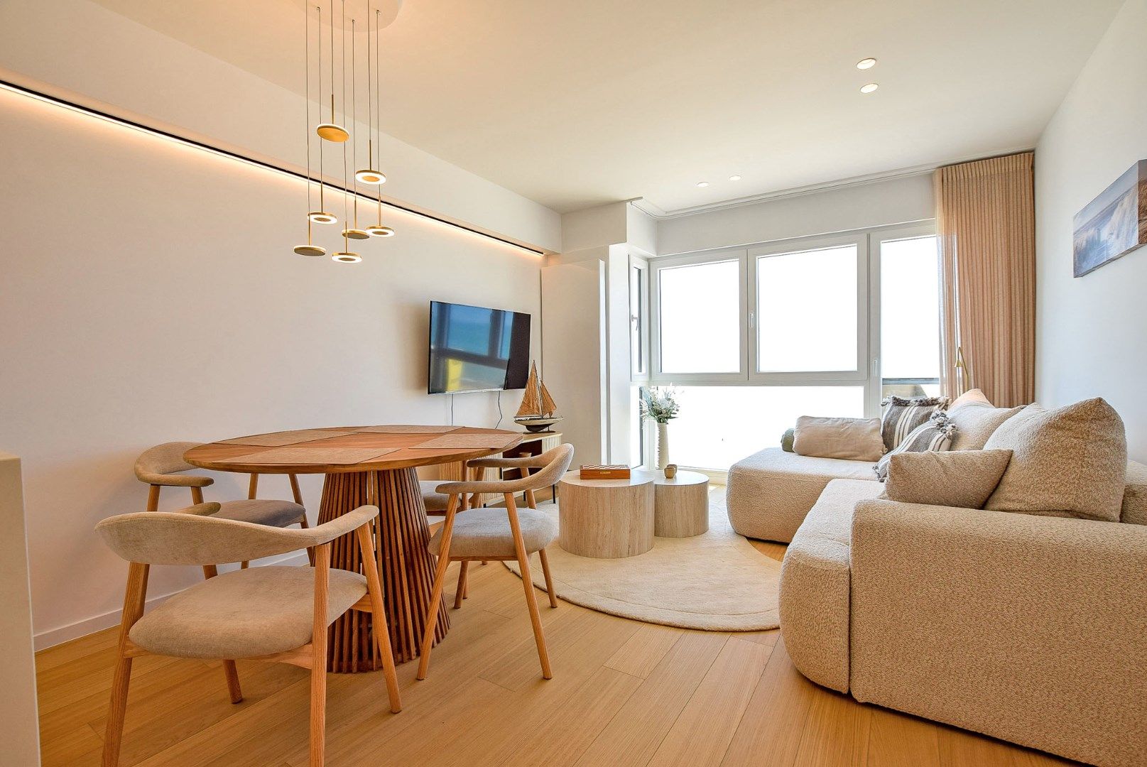 Totaal gerenoveerd appartement met FRONTAAL zeezicht te Koksijde -Bad.  foto 3
