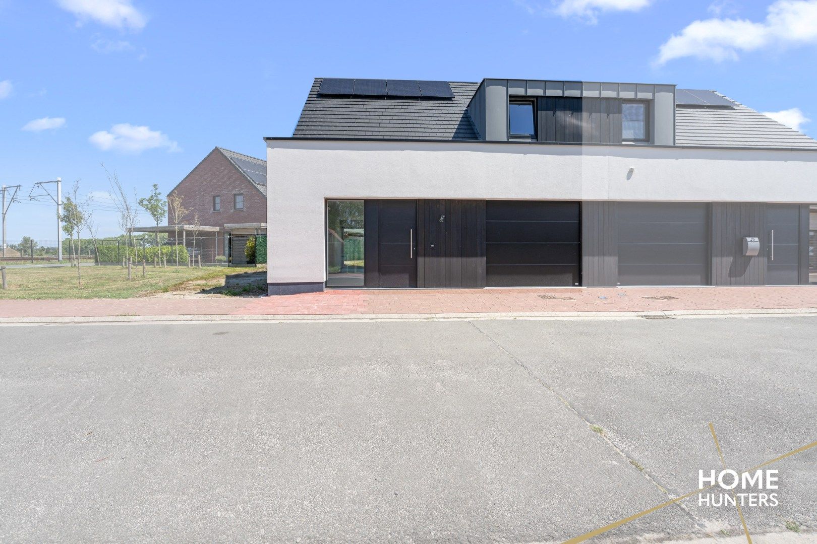 Halfopen nieuwbouwwoning in moderne stijl foto 2