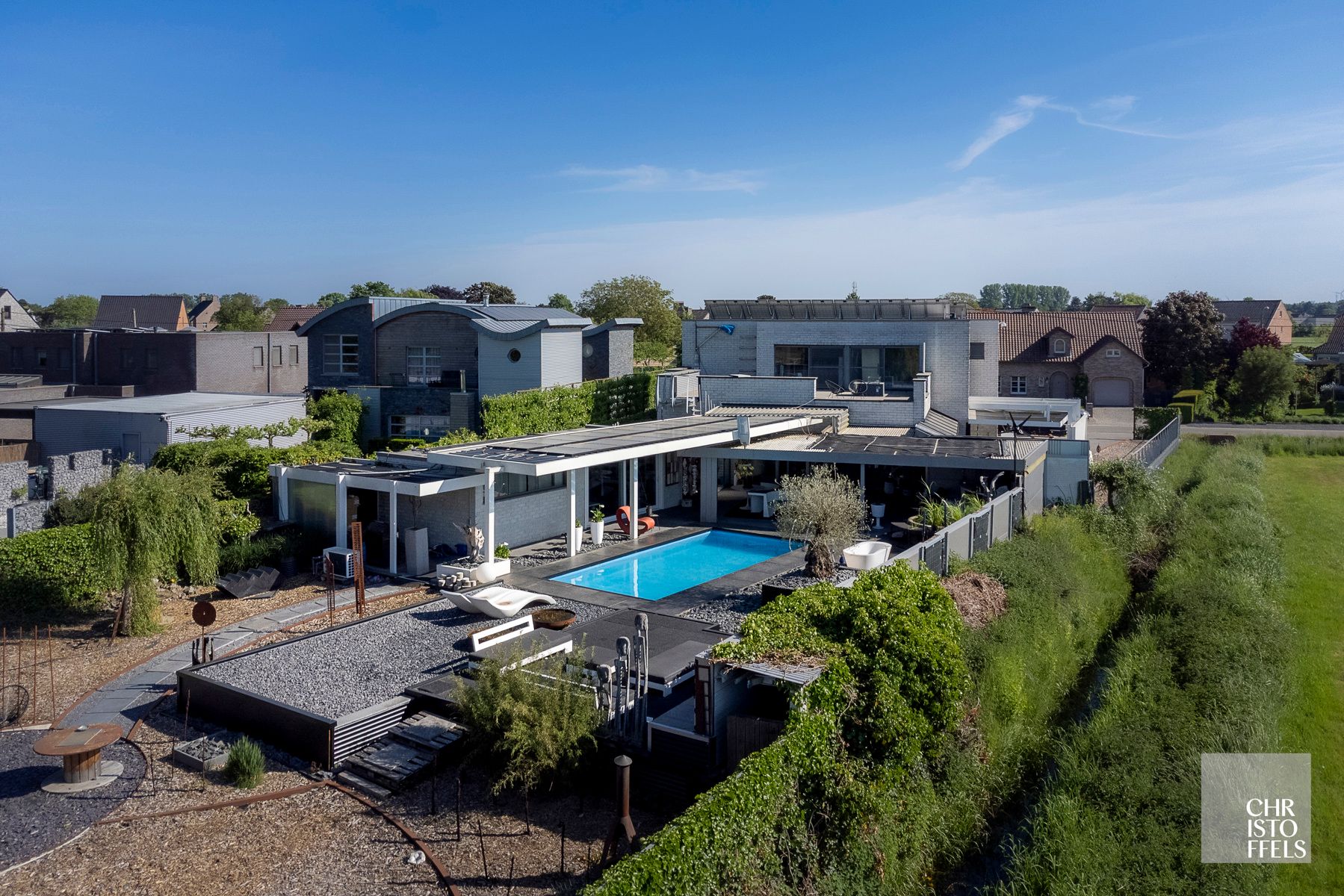 Moderne villa van 320m2 met verwarmd buitenzwembad foto 18