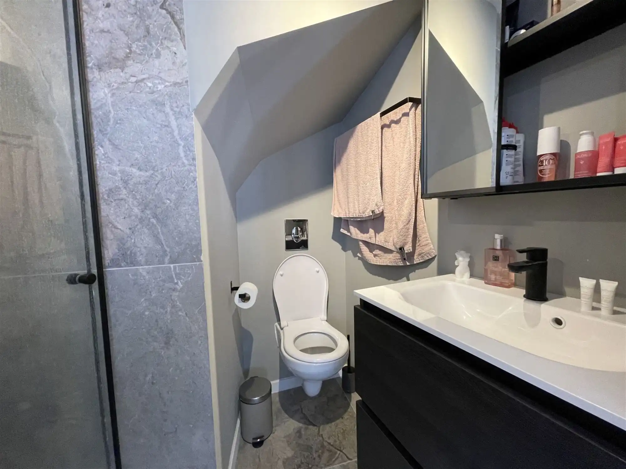 Kamer eigen sanitair hartje Leuven! foto 4