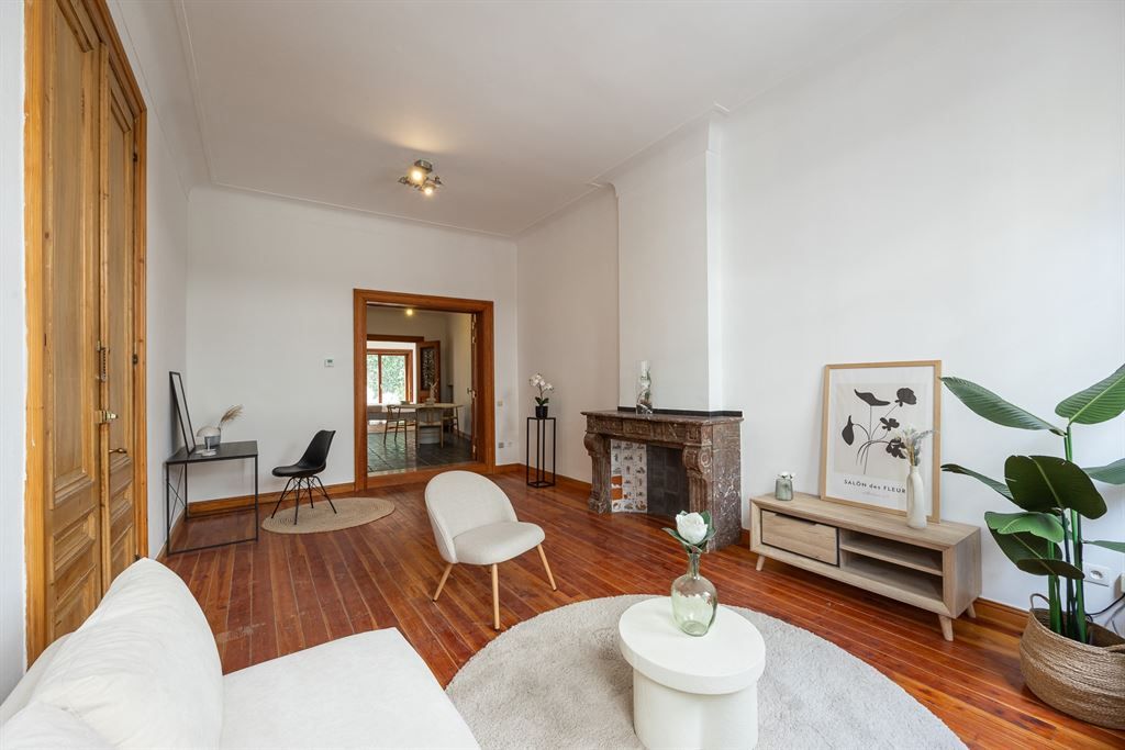 Uitzonderlijk gelijkvloersappartement met stadstuin foto {{pictureIndex}}