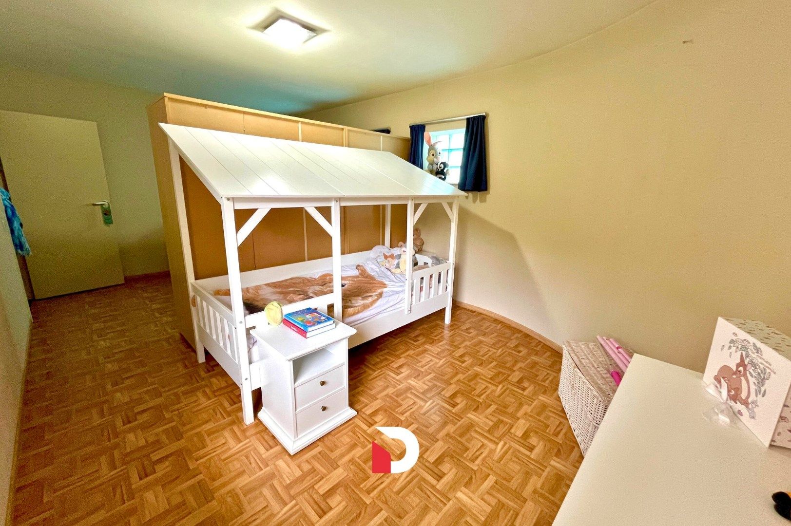 Ruime half open woning met 3 slaapkamers en prachtige tuin foto 9