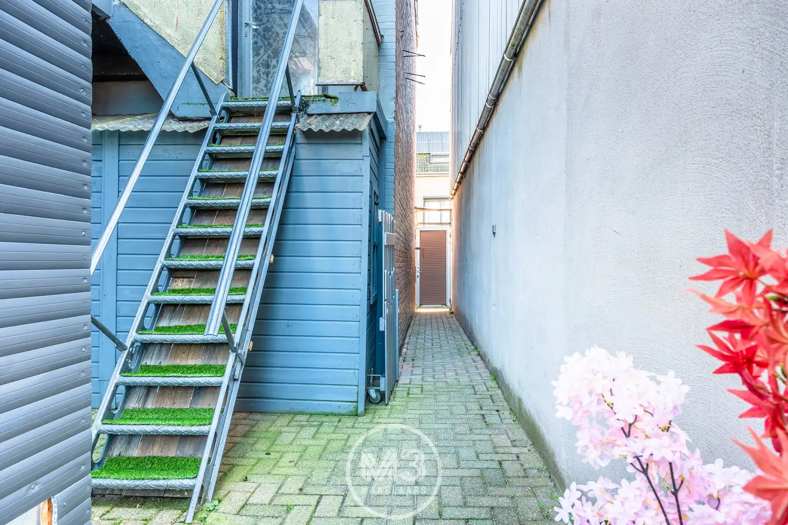 Ruime bel-étage woning met grote tuin foto 17