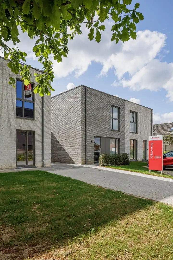 Ruime gezinswoning in Hallaar met nieuwste energietechnieken foto 16