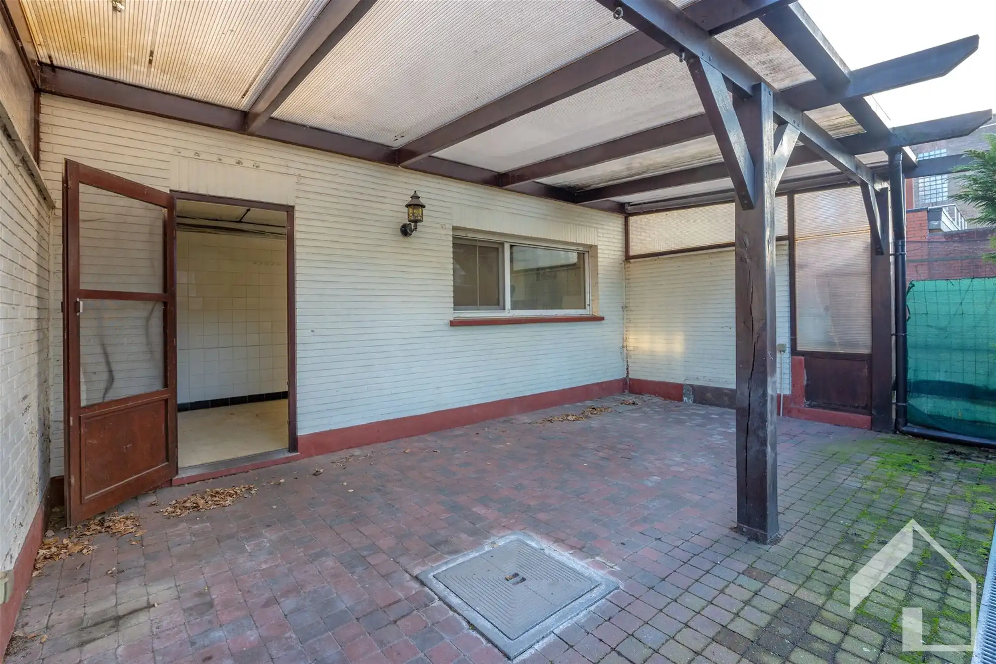 Op te frissen gezinswoning in centrum Stabroek foto 7