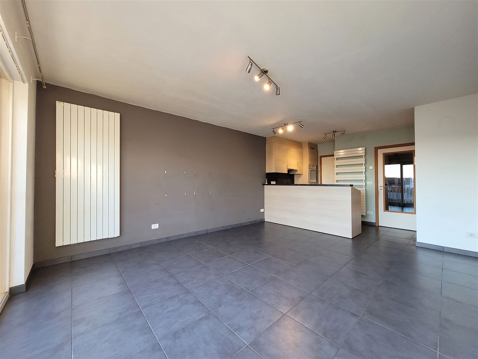 Ongemeubeld appartement met 1 slaapkamer en slaaphoek foto 7