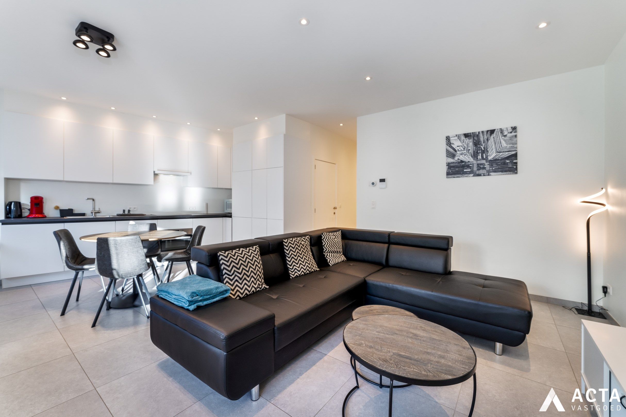 Gerenoveerd appartement met twee slaapkamers aan de Visserskaai van Oostende foto 4