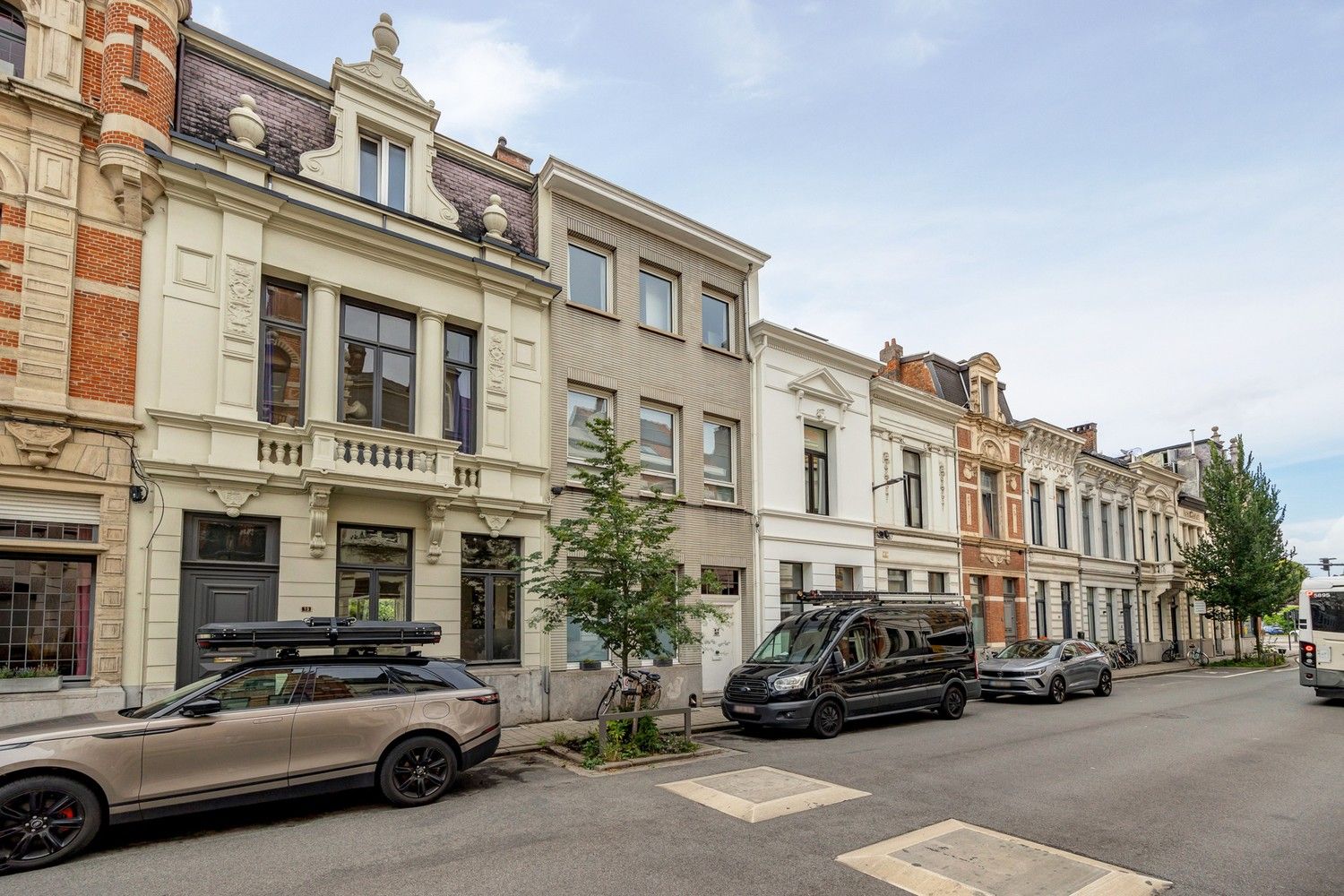 Op te frissen burgerwoning gelegen aan de Zurenborgwijk. foto 24