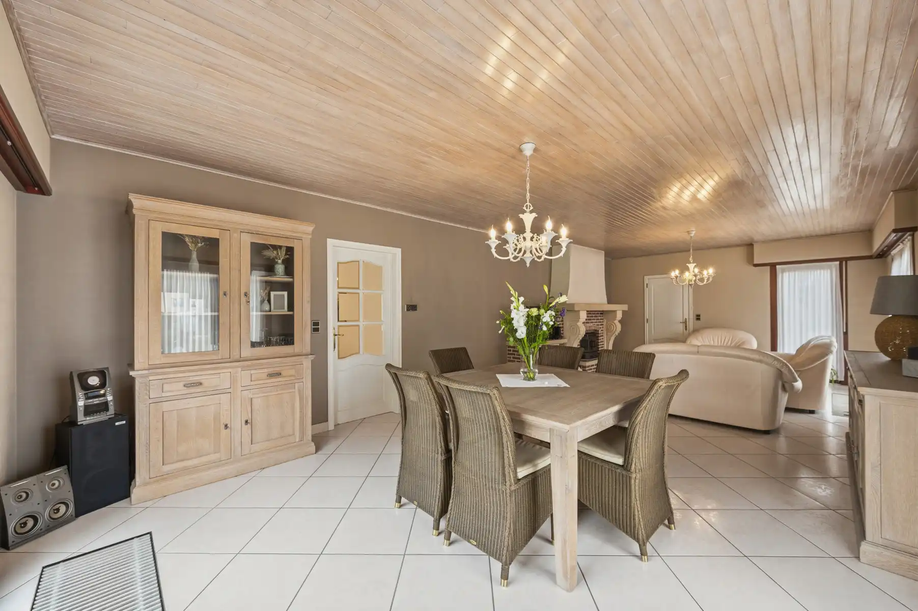 Woning met tuin en achterliggend weiland op ca. 76a  foto 7
