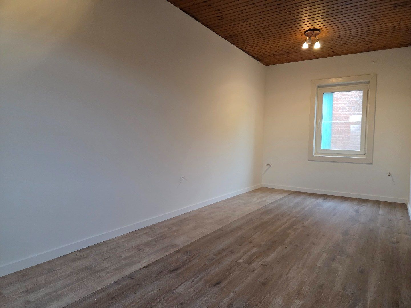 Woning met 3 slpks, schuur met 3 stallen en weiland op 2.288 m² nabij Geel-centrum ! foto 15