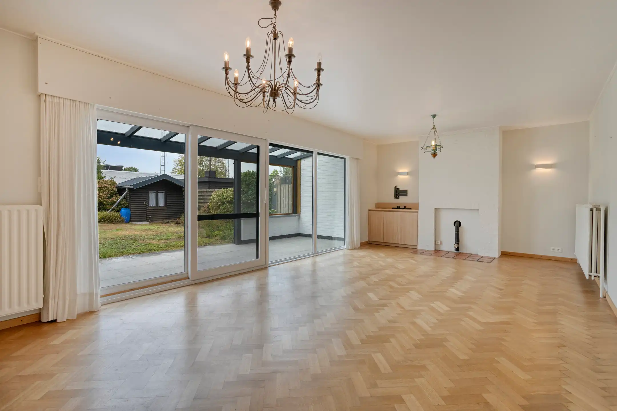 Open bebouwing met twee garages en ruime zolder foto 5