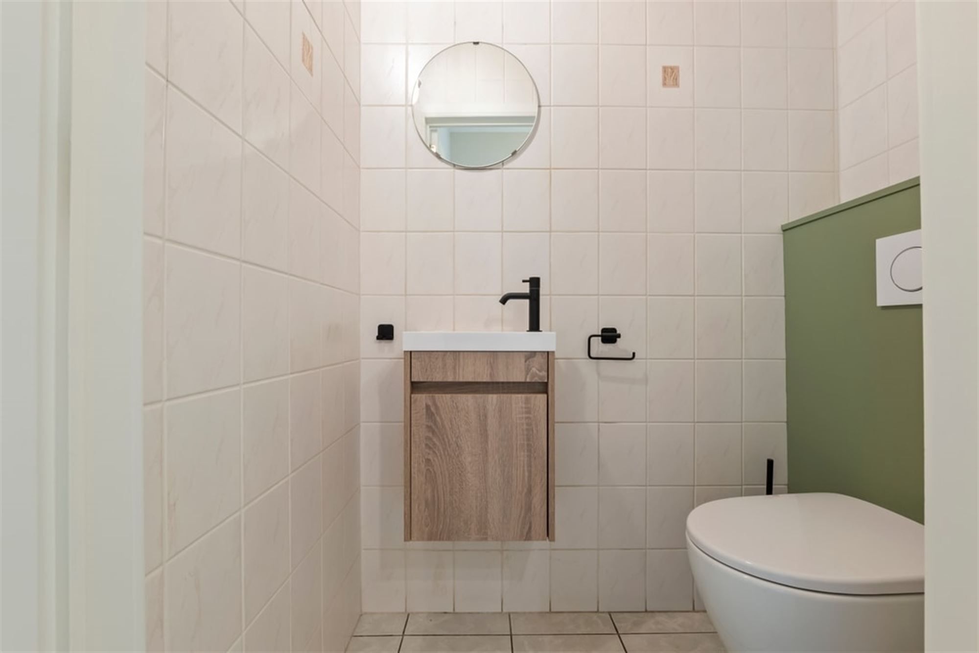 RUIM GELIJKVLOERS APPARTEMENT MET 3 SLKS EN EEN STAANPLAATS OP WANDELAFSTAND VAN HET CENTRUM VAN SINT-TRUIDEN  foto 18