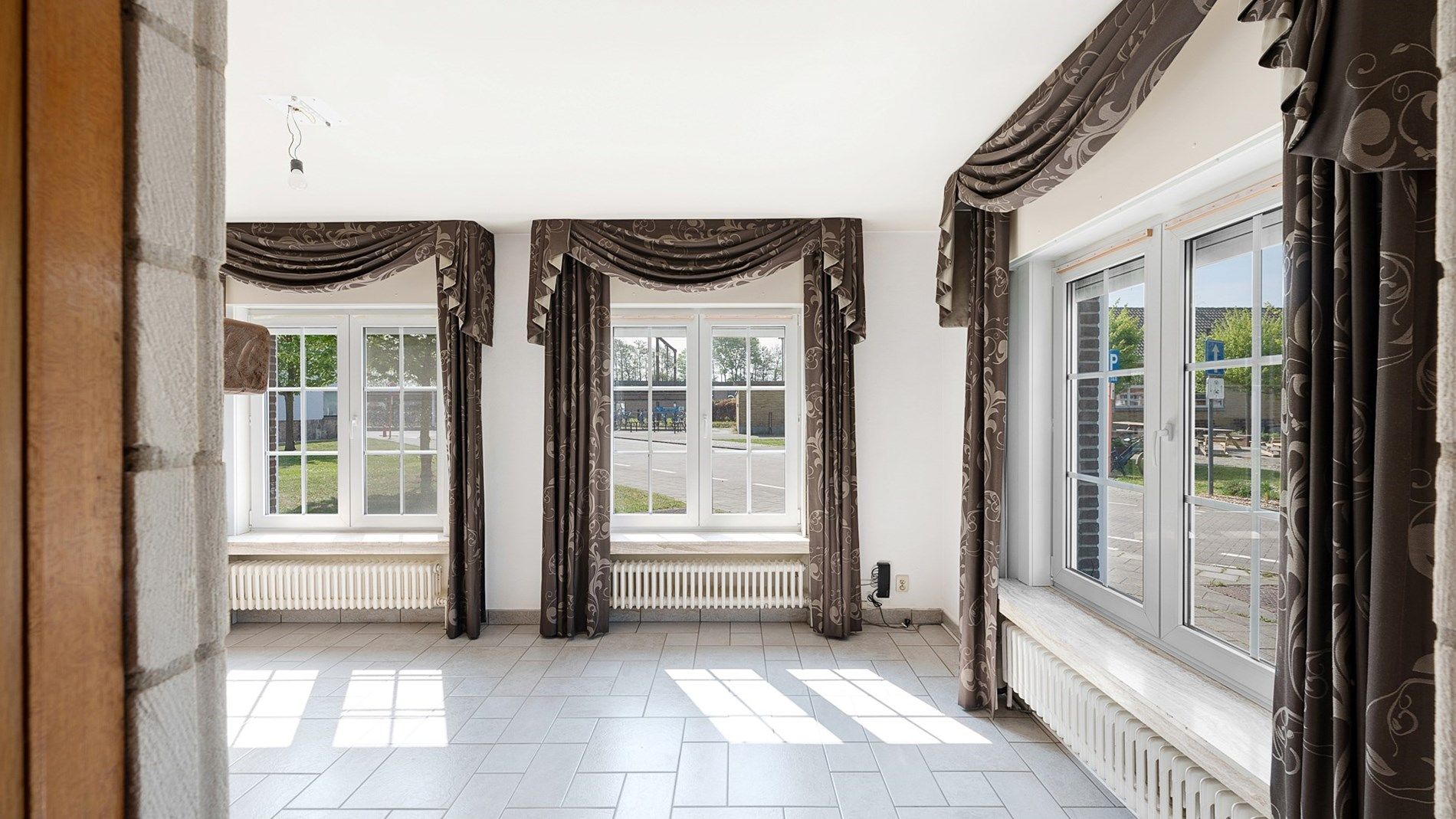 Stevige hoekwoning met 2 garages te Zeebrugge foto 2