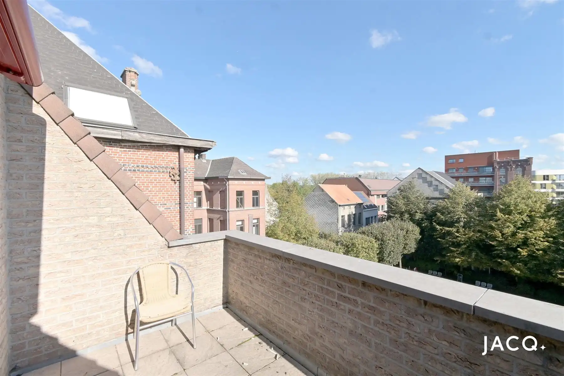 Instapklaar dakappartement met 2 à 3 slpk's, terras en mogelijk autostaanplaats! foto 20