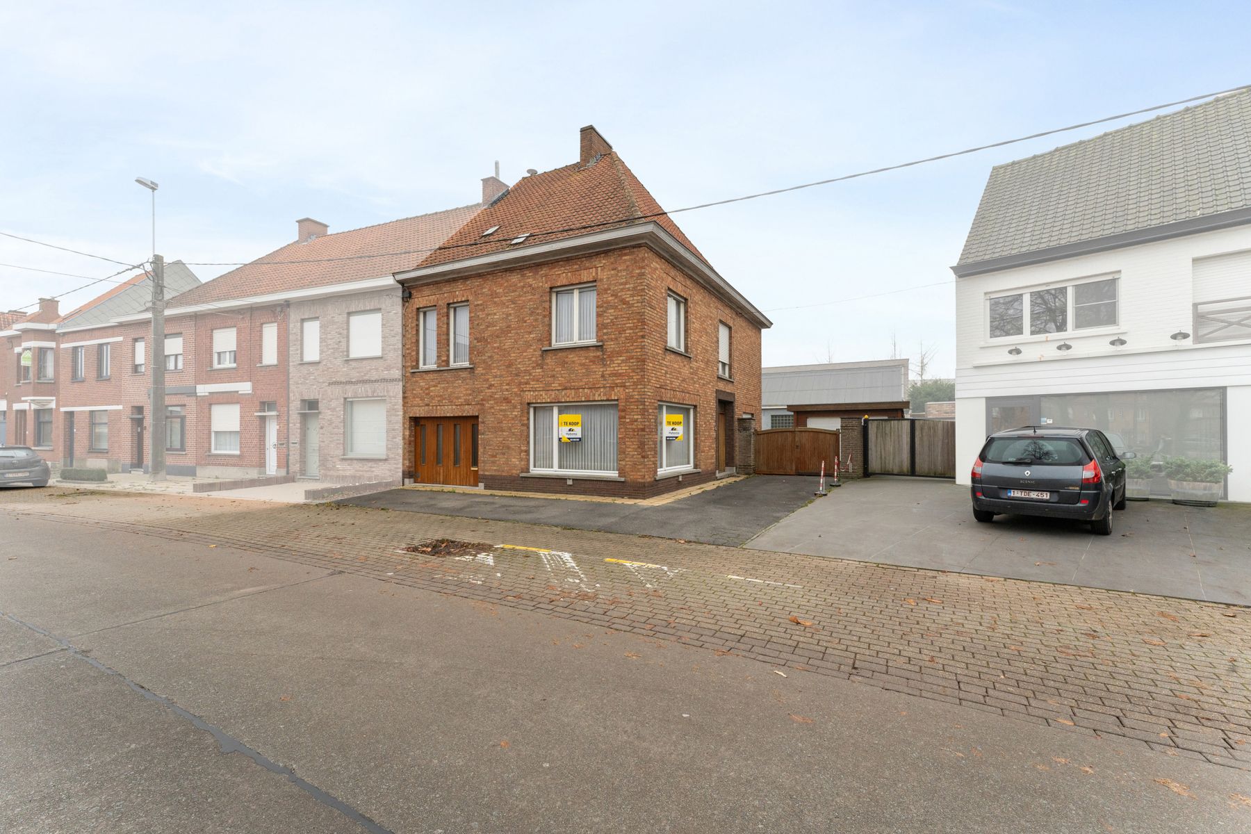 Hoofdfoto van de publicatie: Centraal gelegen woning met 4 slpk , 2 garages en stadstuin