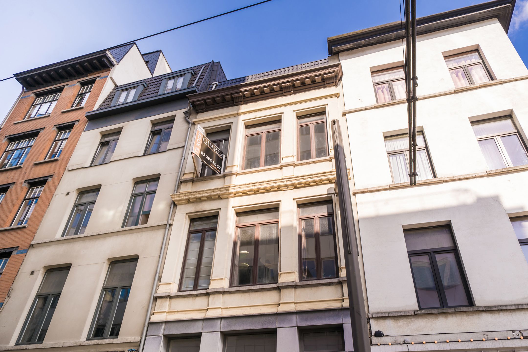 Uniek appartement met hoge plafonds in hartje Antwerpen foto {{pictureIndex}}