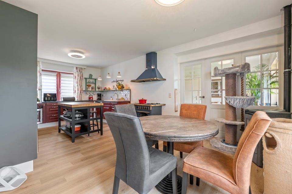 INSTAPKLARE WONING MET 4 SLAAPKAMERS EN 2 BADKAMERS OP EEN GOEDE LOCATIE foto 3