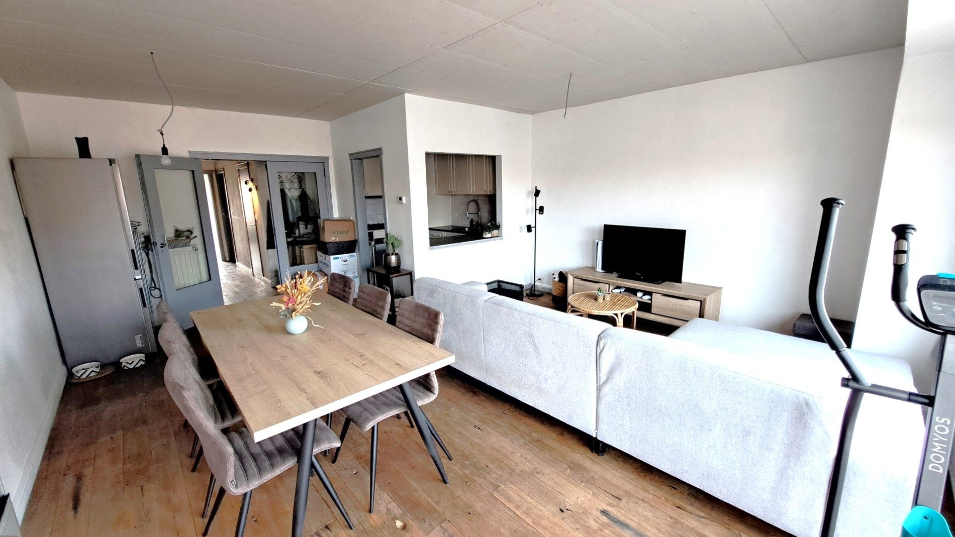 Instapklaar appartement met 2 slaapkamers, terras en kelder foto 4