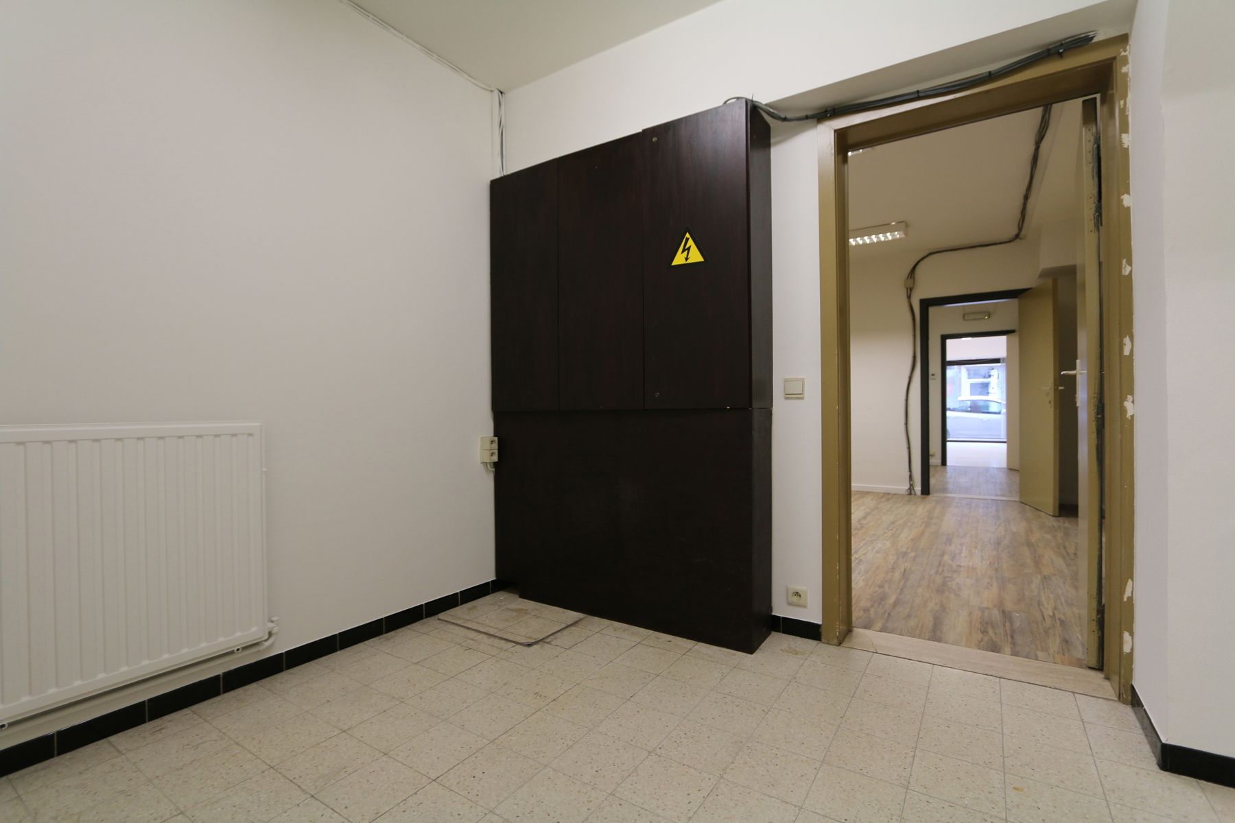 Handel 220 m² + kelder + drukke ligging + optie parking foto 12