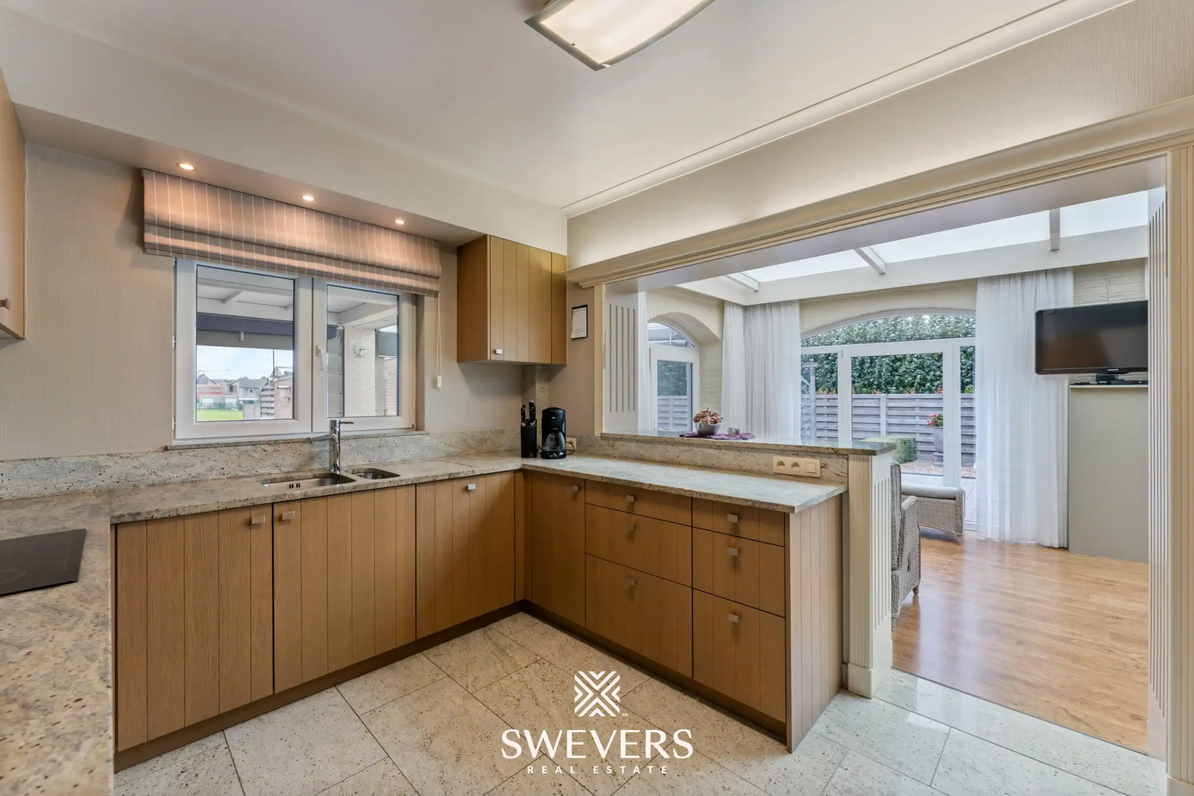 Royale kangoeroewoning met zwembad en dubbele garage foto 10